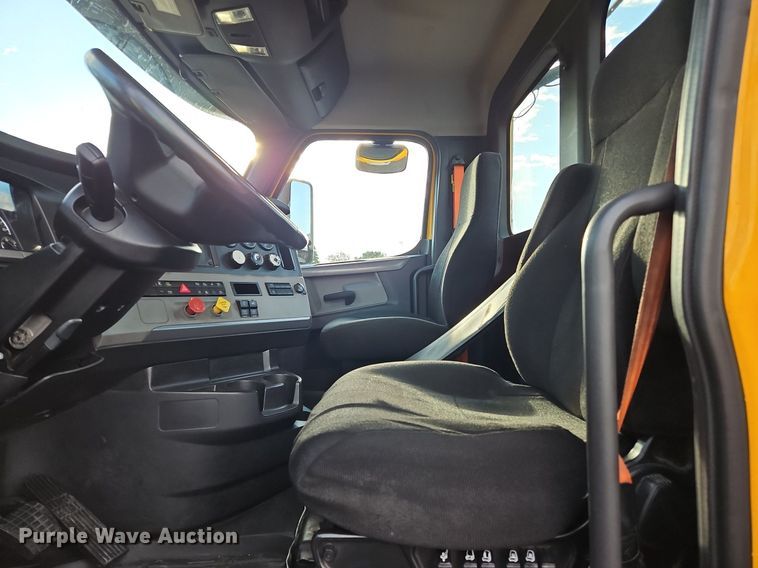 image for item OK9911 2020 Freightliner  Cascadia 126 semi truck