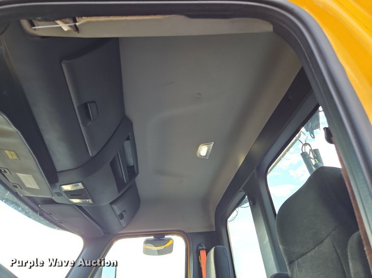 image for item OK9911 2020 Freightliner  Cascadia 126 semi truck