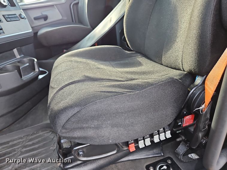 image for item OK9911 2020 Freightliner  Cascadia 126 semi truck