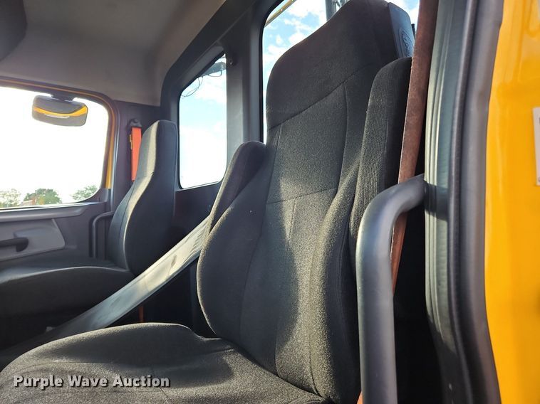 image for item OK9911 2020 Freightliner  Cascadia 126 semi truck