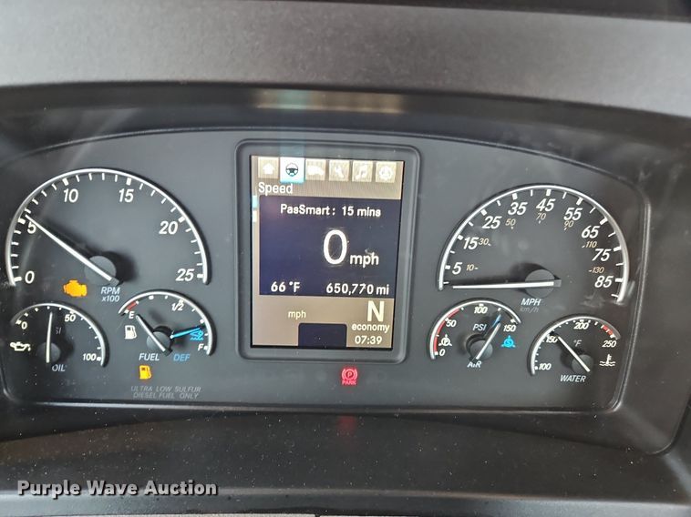 image for item OK9911 2020 Freightliner  Cascadia 126 semi truck