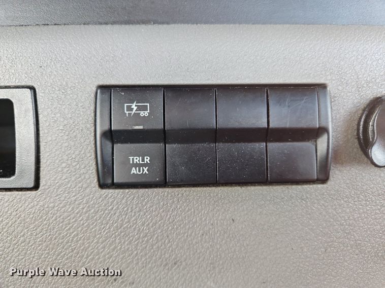 image for item OK9911 2020 Freightliner  Cascadia 126 semi truck