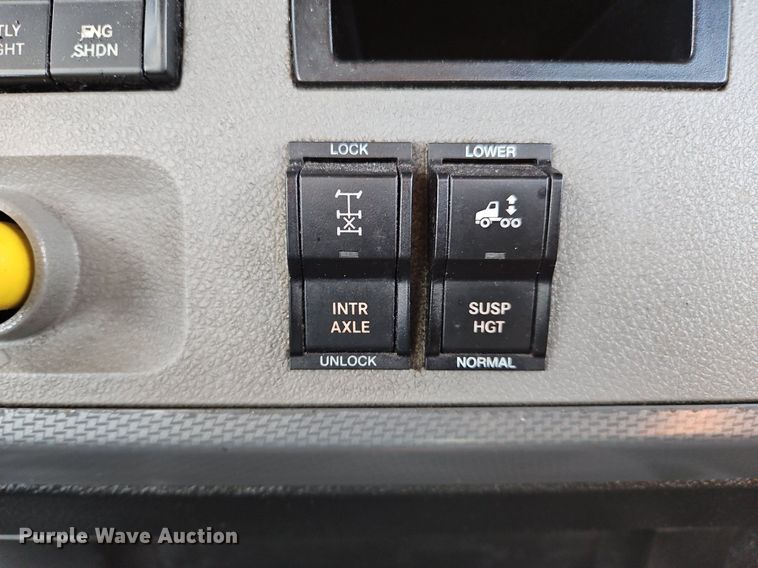 image for item OK9911 2020 Freightliner  Cascadia 126 semi truck