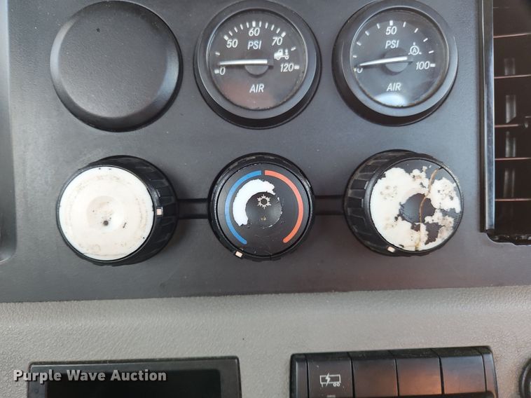 image for item OK9911 2020 Freightliner  Cascadia 126 semi truck