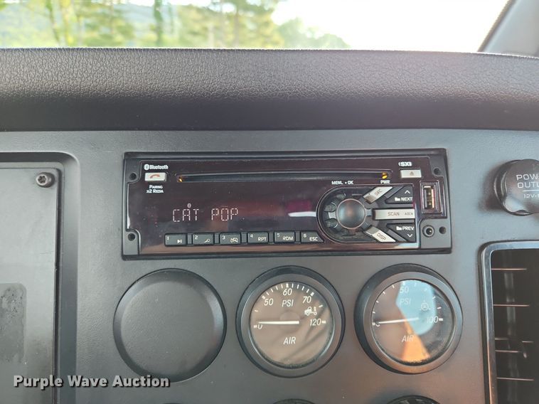 image for item OK9911 2020 Freightliner  Cascadia 126 semi truck