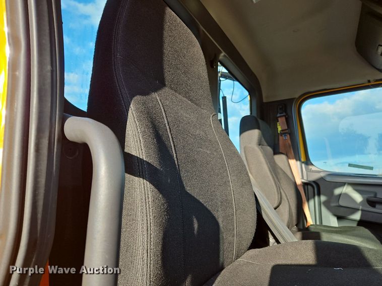 image for item OK9911 2020 Freightliner  Cascadia 126 semi truck