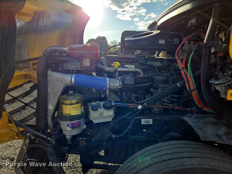 image for item OK9911 2020 Freightliner  Cascadia 126 semi truck