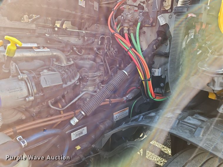 image for item OK9911 2020 Freightliner  Cascadia 126 semi truck