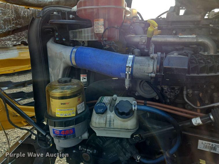 image for item OK9911 2020 Freightliner  Cascadia 126 semi truck