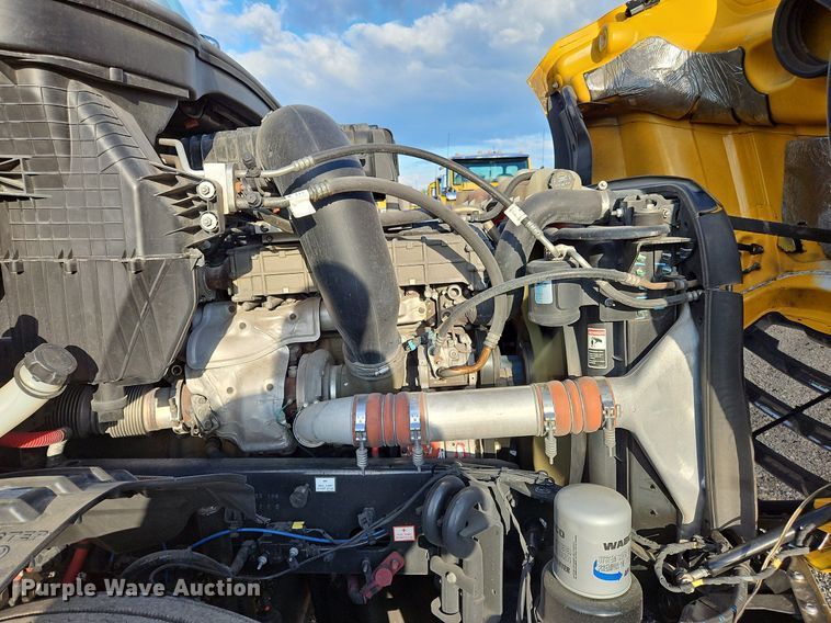 image for item OK9911 2020 Freightliner  Cascadia 126 semi truck