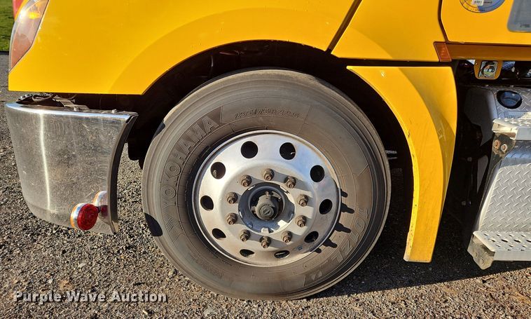 image for item OK9911 2020 Freightliner  Cascadia 126 semi truck