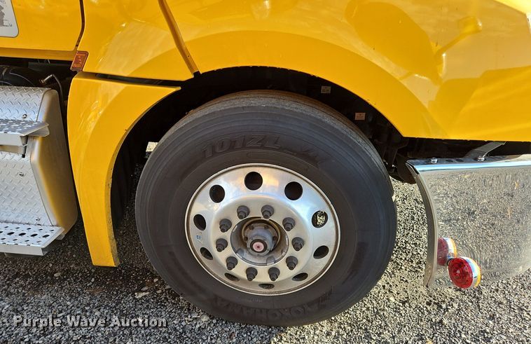 image for item OK9911 2020 Freightliner  Cascadia 126 semi truck