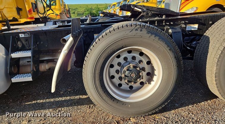 image for item OK9911 2020 Freightliner  Cascadia 126 semi truck