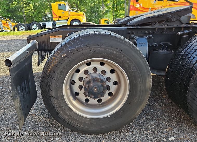 image for item OK9911 2020 Freightliner  Cascadia 126 semi truck