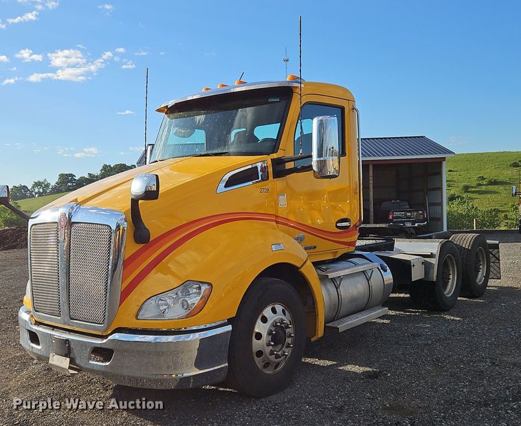 image for item OK9915 2020 Kenworth T680 semi truck