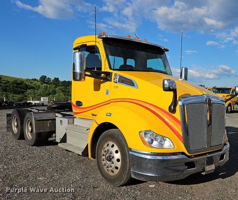 image for item OK9915 2020 Kenworth T680 semi truck