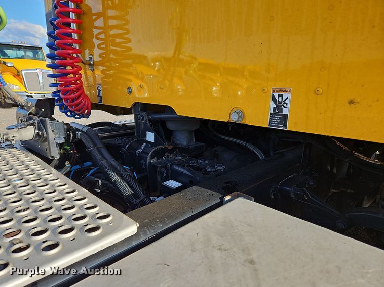 image for item OK9915 2020 Kenworth T680 semi truck