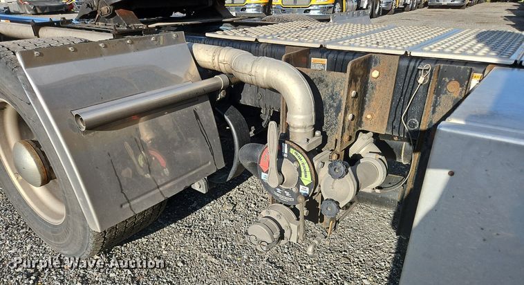 image for item OK9915 2020 Kenworth T680 semi truck