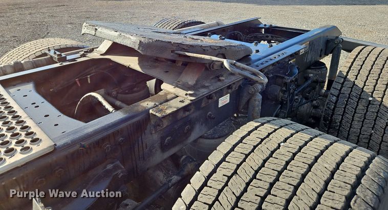 image for item OK9915 2020 Kenworth T680 semi truck