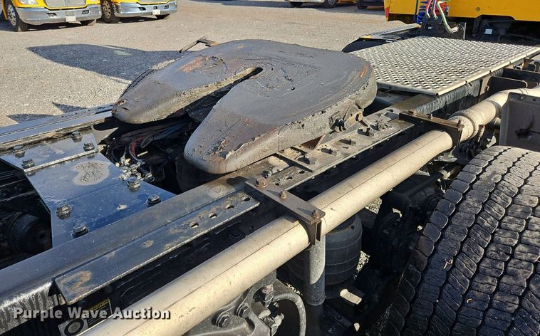 image for item OK9915 2020 Kenworth T680 semi truck