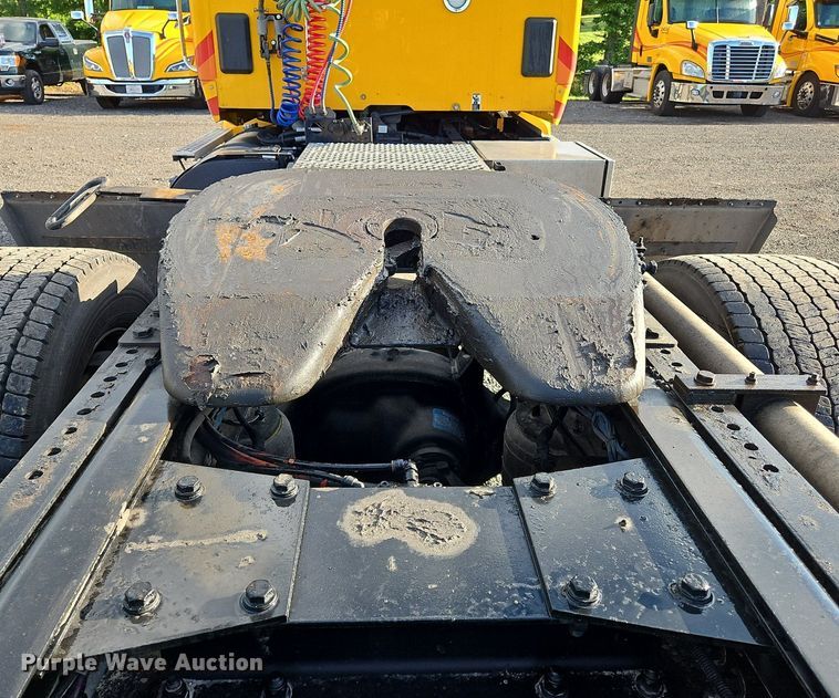 image for item OK9915 2020 Kenworth T680 semi truck