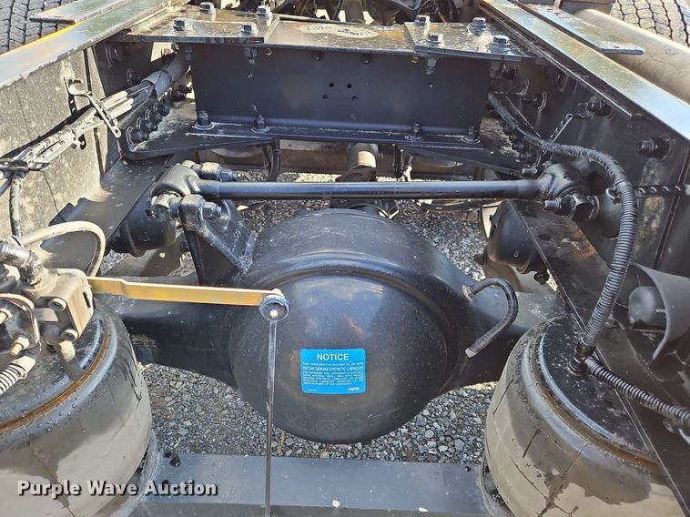 image for item OK9915 2020 Kenworth T680 semi truck