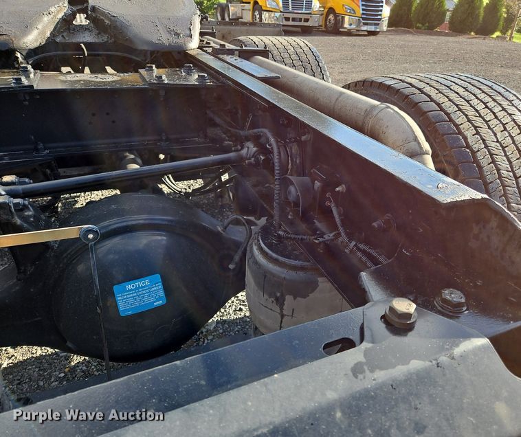 image for item OK9915 2020 Kenworth T680 semi truck