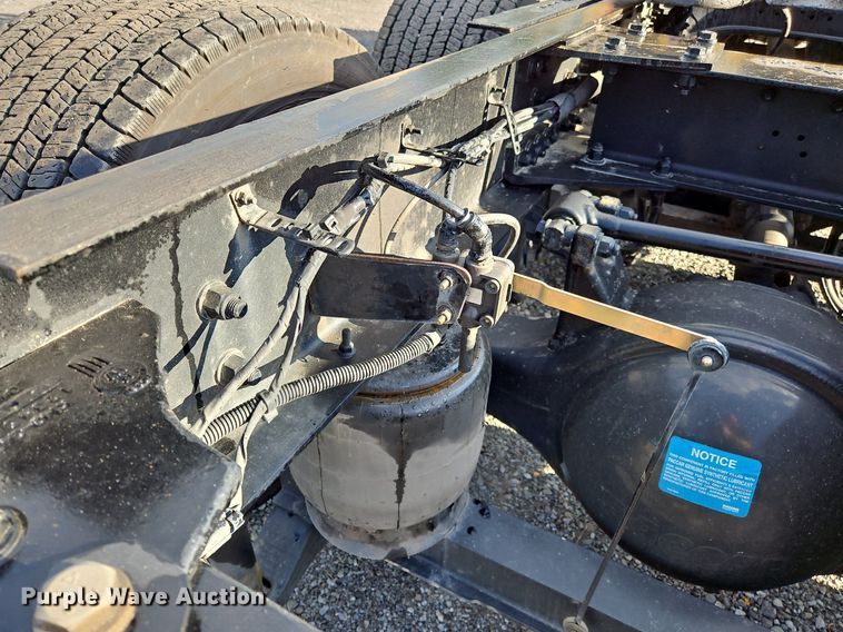 image for item OK9915 2020 Kenworth T680 semi truck