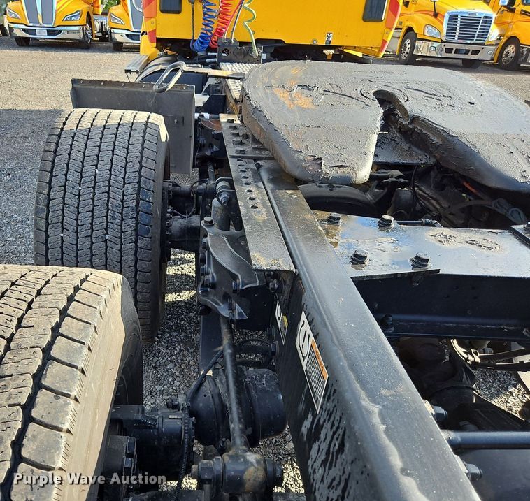 image for item OK9915 2020 Kenworth T680 semi truck