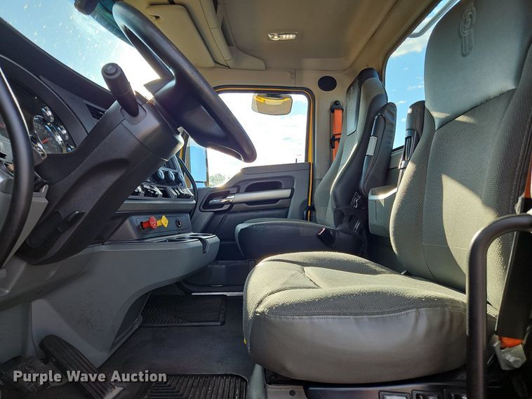 image for item OK9915 2020 Kenworth T680 semi truck