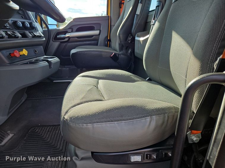 image for item OK9915 2020 Kenworth T680 semi truck