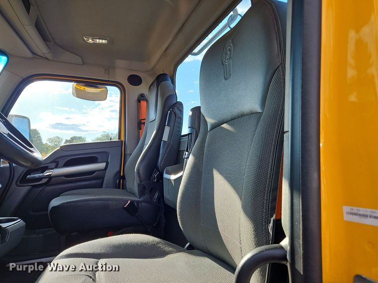 image for item OK9915 2020 Kenworth T680 semi truck