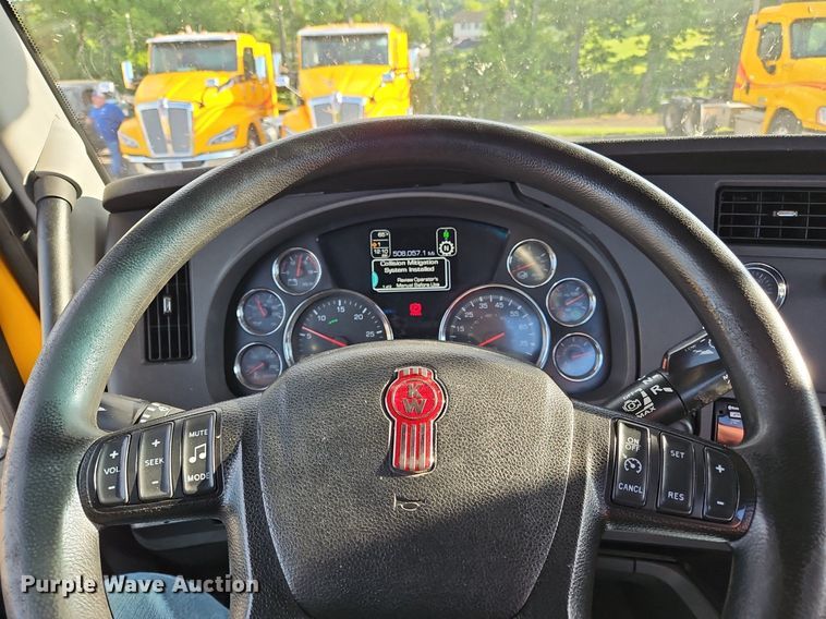 image for item OK9915 2020 Kenworth T680 semi truck