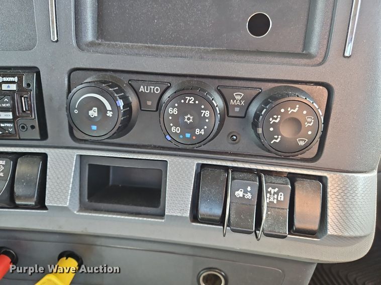 image for item OK9915 2020 Kenworth T680 semi truck