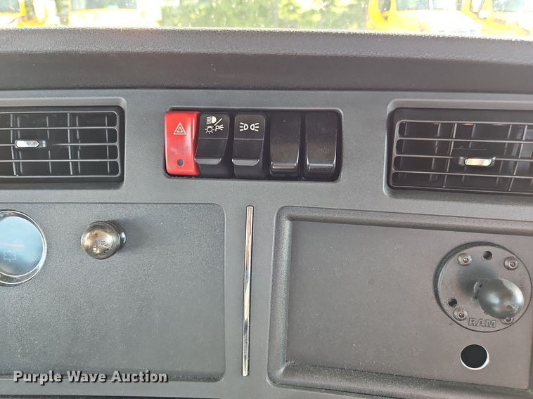 image for item OK9915 2020 Kenworth T680 semi truck