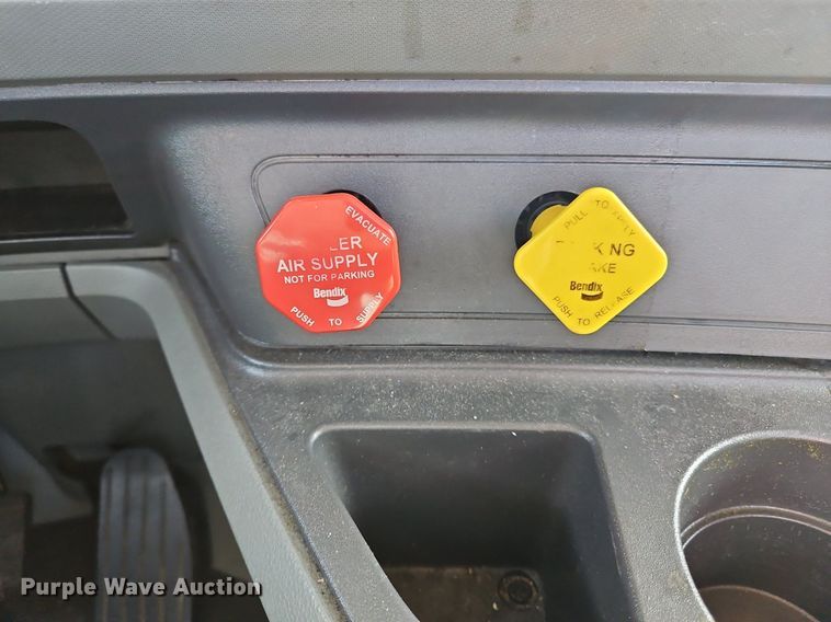 image for item OK9915 2020 Kenworth T680 semi truck