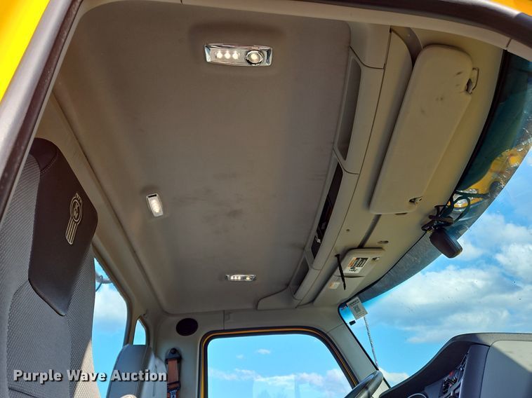 image for item OK9915 2020 Kenworth T680 semi truck