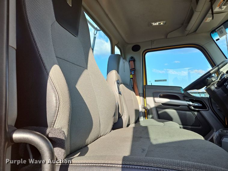 image for item OK9915 2020 Kenworth T680 semi truck