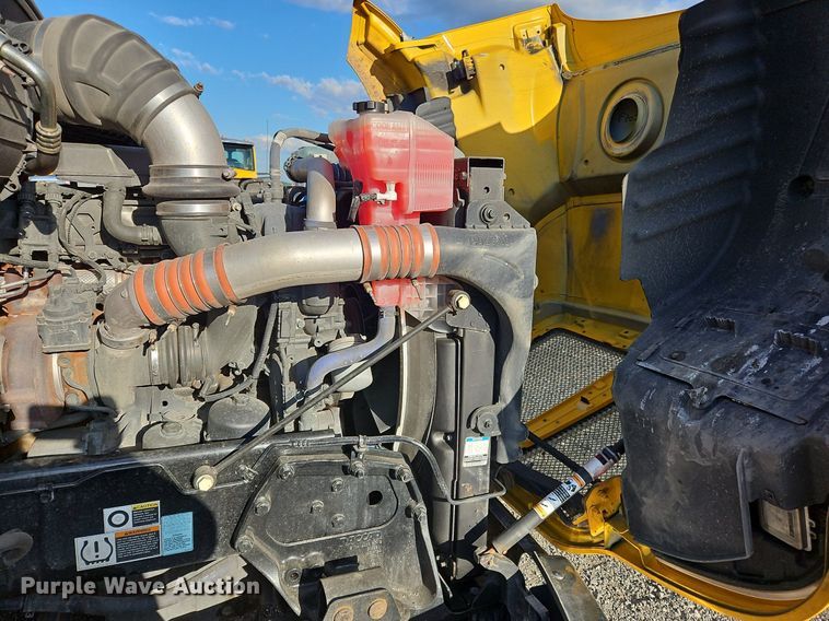 image for item OK9915 2020 Kenworth T680 semi truck