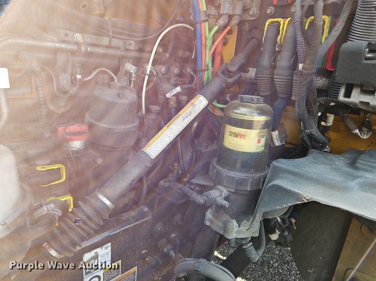 image for item OK9915 2020 Kenworth T680 semi truck