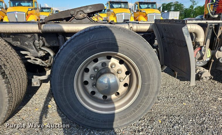 image for item OK9915 2020 Kenworth T680 semi truck