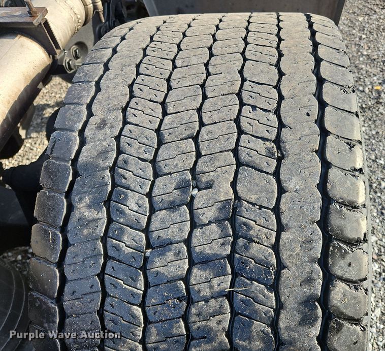 image for item OK9915 2020 Kenworth T680 semi truck