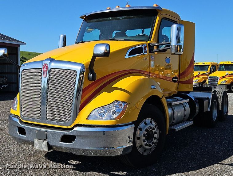 image for item OK9919 2020 Kenworth T680 semi truck