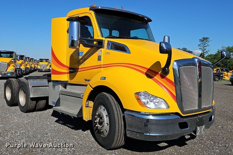 image for item OK9919 2020 Kenworth T680 semi truck