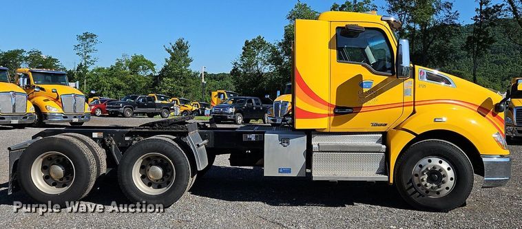 image for item OK9919 2020 Kenworth T680 semi truck