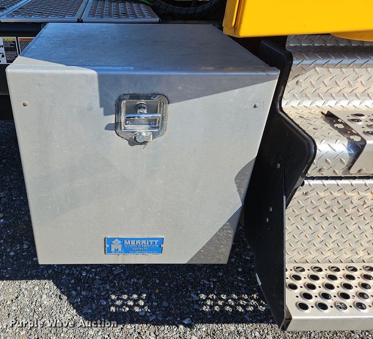 image for item OK9919 2020 Kenworth T680 semi truck