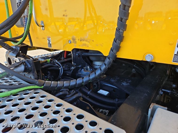 image for item OK9919 2020 Kenworth T680 semi truck