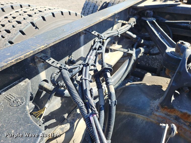 image for item OK9919 2020 Kenworth T680 semi truck