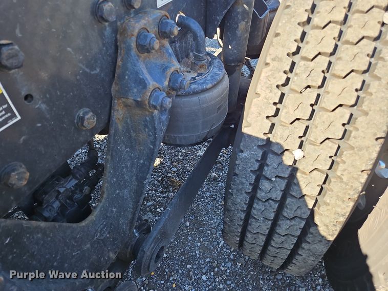 image for item OK9919 2020 Kenworth T680 semi truck