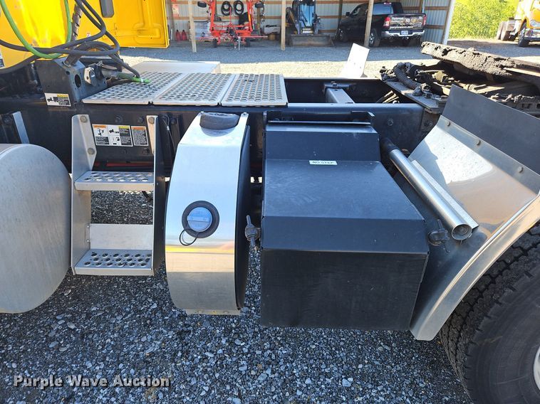 image for item OK9919 2020 Kenworth T680 semi truck